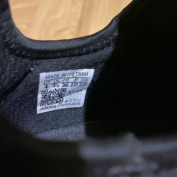 Adidas Youth NMD R1 V2 Sneakers | 4 - Picture 6 of 8